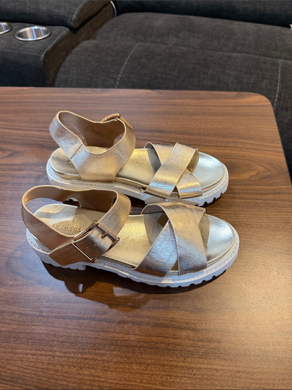 Aerosoles Womens Metallic Gold Cross-Strap Platform Sandals Like New Size 9